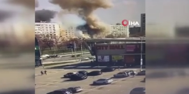 Rusya Ukrayna'da 9 katlı apartmanı vurdu