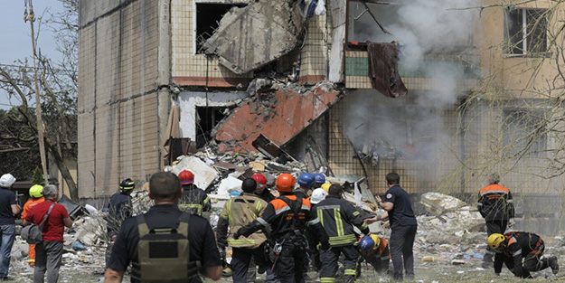 Rusya Zelenskiy’nin memleketini vurdu!