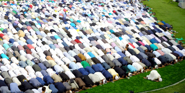 Rusya'da 10 bin kişilik iftar stadı doldurdu