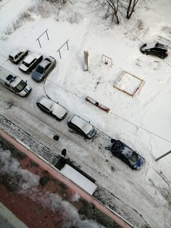 Rusya’da 17. katta buz tutan balkondan kayarak düşen çocuk öldü 