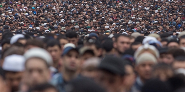 Rusya'da Müslümanlar sokaklara sığmadı