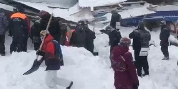 Rusya'da facia! 12 kişi kurtarılmayı bekliyor