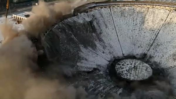 Rusya’da dev stadyum yıkım sırasında çöktü 