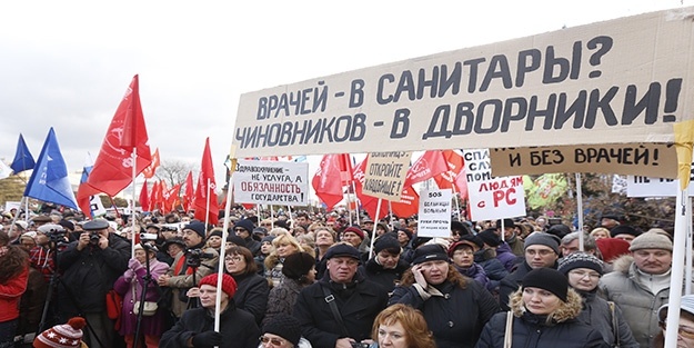 Rusya'da doktorlar eylem yaptı