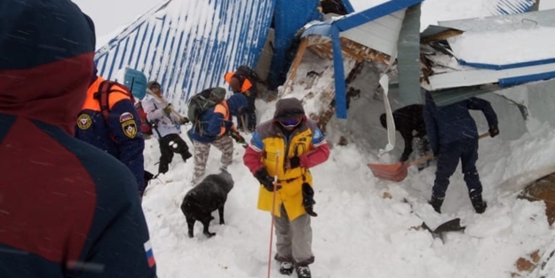 Rusya'da felaket! 12 kişi çığ altında kaldı