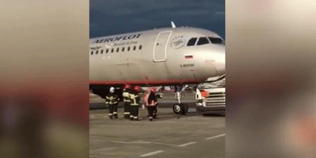 Rusya'da havalimanında korkutan olay! Uçağa böyle çarptı