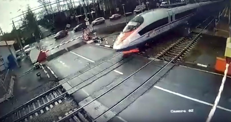 Rusya’da hızlı tren yayaya çarptı 