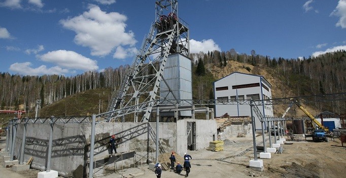 Rusya'da madende yangın çıktı: 75 işçi mahsur