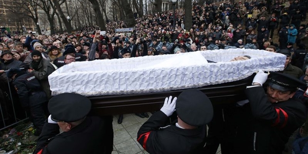 Muhalif lidere veda edildi