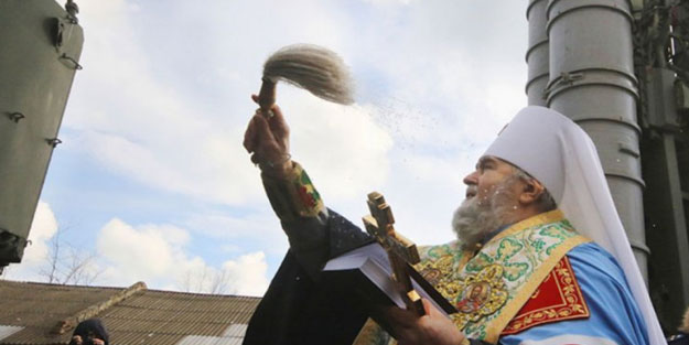 Rusya’da papazlarda korona virüs çıktı! Kiliseye gidenler uyarıldı