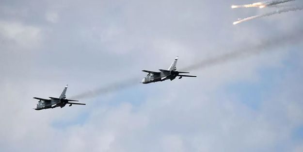 Rusya'da Su-24 savaş uçağı düştü