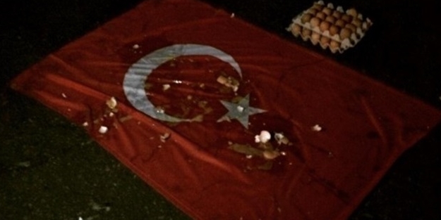 Rusya'da Türk bayrağına alçak saldırı!