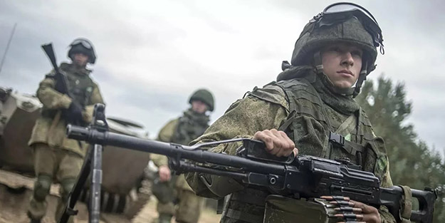 Rusya'daki askeri senaryo felakete dönüştü! Atılan roket askerleri vurdu