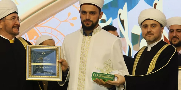 Rusya'daki Kuran-ı Kerim'i güzel okuma yarışmasında Türk yarışmacı Ahmet Kuzu birinci oldu!