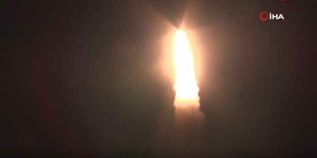 Rusya'dan ateşlenen füze başka bir ülkedeki hedefi vurdu