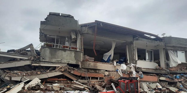 Rusya'dan depremzedelere 200 ton yardım malzemesi