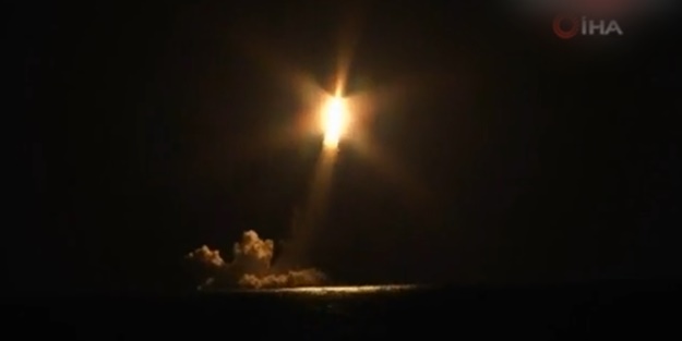 Rusya'dan dünyayı ayağa kaldıran balistik füze denemesi