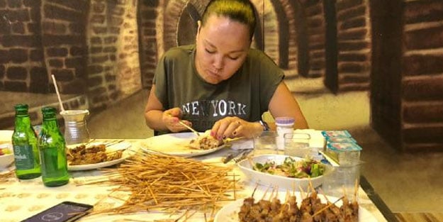 Rusya'dan gelip, 415 şiş yiyerek rekor kırdı