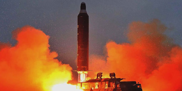 Rusya'dan İngiltere'ye tehdit: Sarmat füzesiyle yok olursunuz