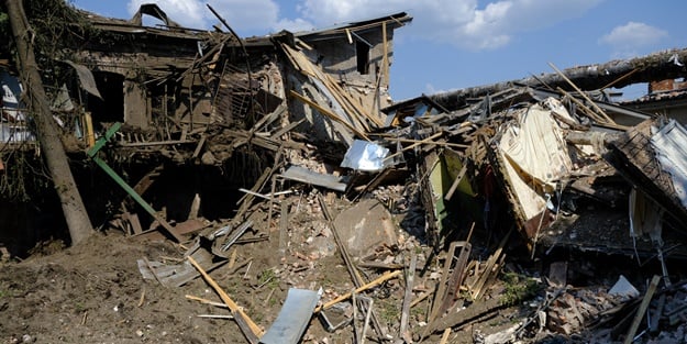 Rusya'dan saldırı! Sivil yerleşim yerleri zarar gördü