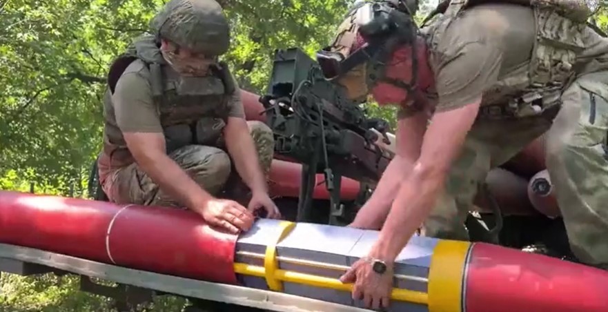 Rusya'dan şok eylem: Zelenski resimleri dağıttılar!