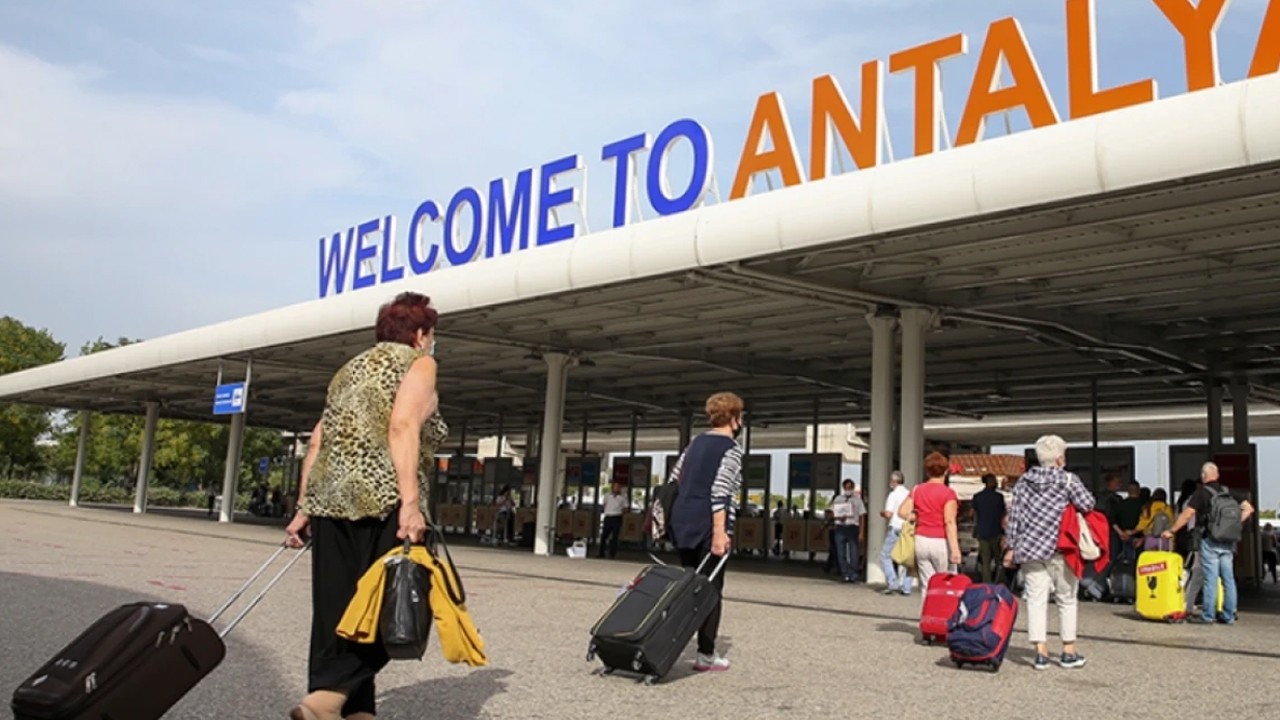 Rusya'dan Türkiye'ye akın akın geliyorlar: Çifte rekor ortaya çıktı