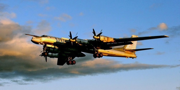 Rusya'dan Venezuela'ya 2 bombardıman uçağı!