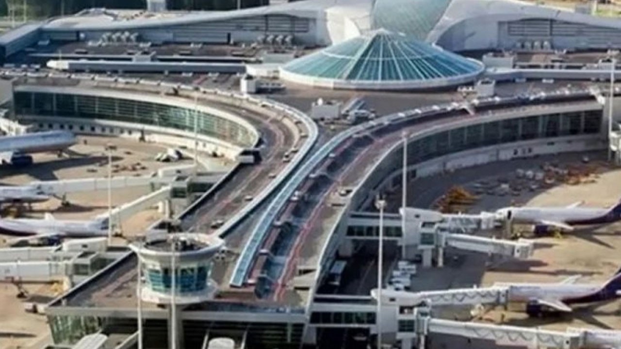 Rusya'nın Başkenti Moskova'da peş peşe İHA saldırıları! Havalimanlarında uçuşlar durduruldu