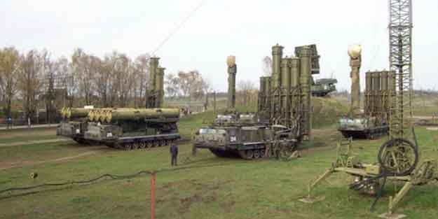 Rusya'nın gözü önünde S-300'leri ateşlediler