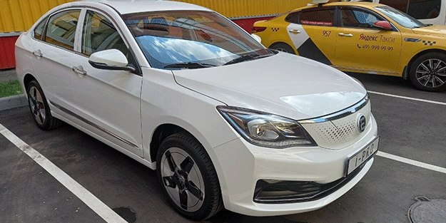 Rusya'nın ilk elektrikli otomobilinin fiyatı belli oldu