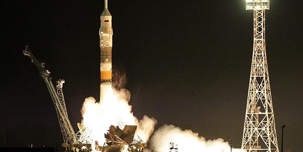 Rusya'nın insansız kargo mekiği UUİ'ye ulaştı