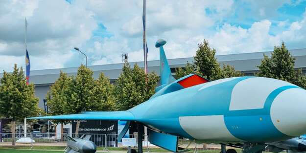 Rusya’nın JF-17 motorunu kullanan yeni insansız hava aracı sergilendi!