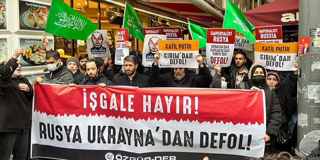 Rusya'nın müdahalesini konsolosluk önünde müslüman kuruluşlar protesto etti! Silah/savaş karşıtı sol ve liberaller sessiz...