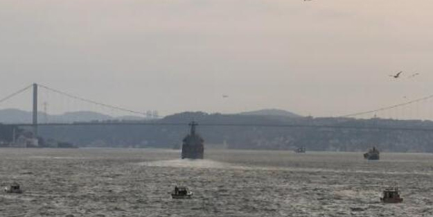 Rus savaş gemileri İstanbul Boğazı'ndan geçti