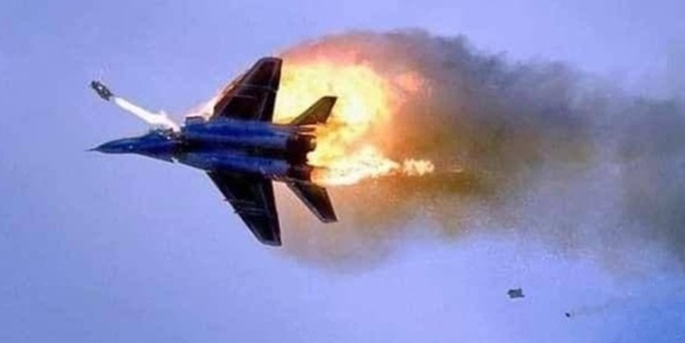 Rusya'ya ait savaş uçağı düşürüldü!