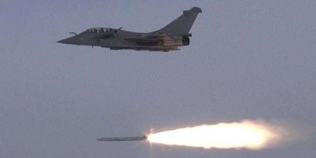 Rusya'ya gözdağı mı? Fransa nükleer füze fırlattı!