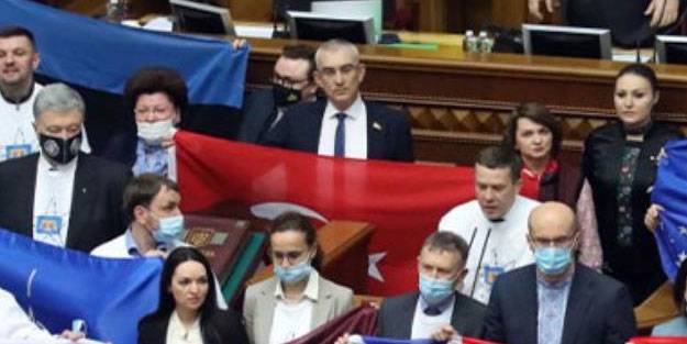 Rusya'ya Türk bayraklı meydan okuma