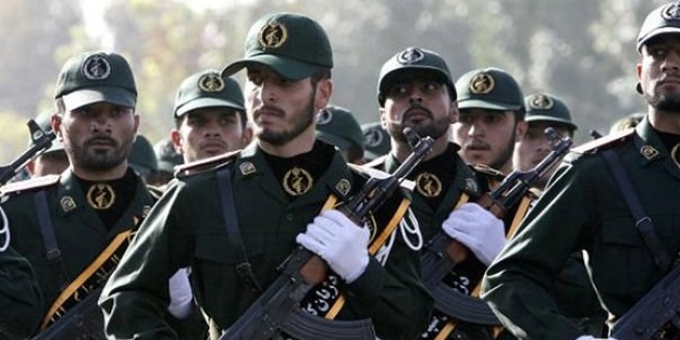 İran'da onlara katıldı!