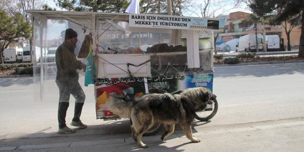 Rüyasında gördü, gerçeğe dönüştürdü: Mekke'ye doğru yola çıktı