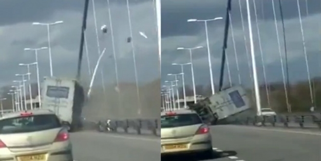 Rüzgar kamyonu böyle devirdi