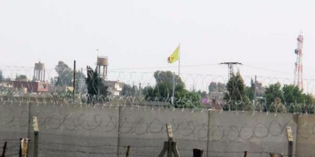 Rüzgar, PYD paçavrasını parçaladı
