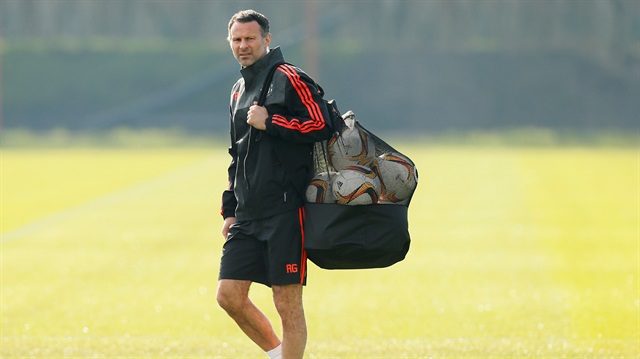 Ryan Giggs veda ediyor