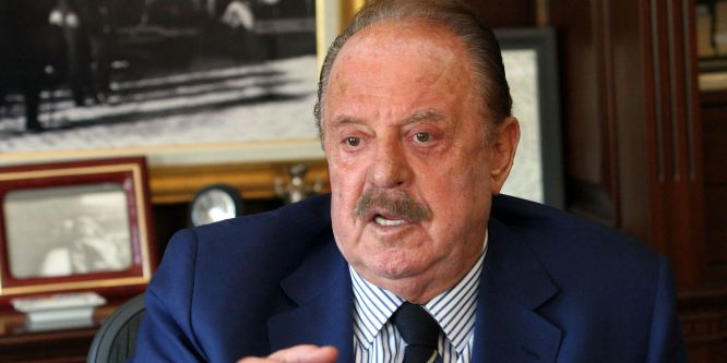 İlhan Cavcav makineye bağlı yaşatılıyor.