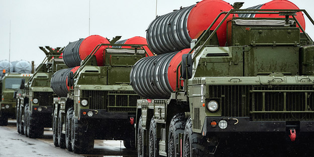 S-400 teslimatında 2.gün! Rus uçağı Mürted’e indi