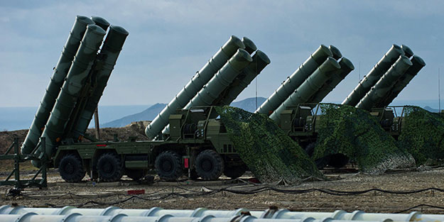 S-400'ün ilk parçaları Türkiye'ye geldi