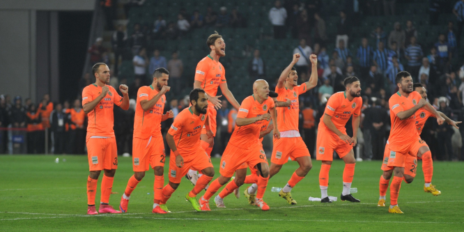 Destekçilerine Alanyaspor forması hediye edildi