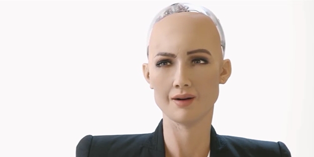 Saadet Partililer bunu da yaptı! Suudi vatandaşı robot Sofia, Karamollaoğlu'na oy istedi