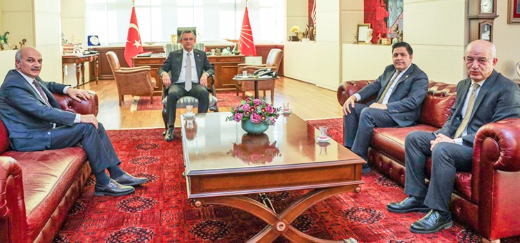 Saadet Partisi, CHP ile dirsek temasında