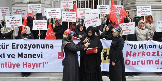 Ahlaksız TV programlarını protesto ettiler