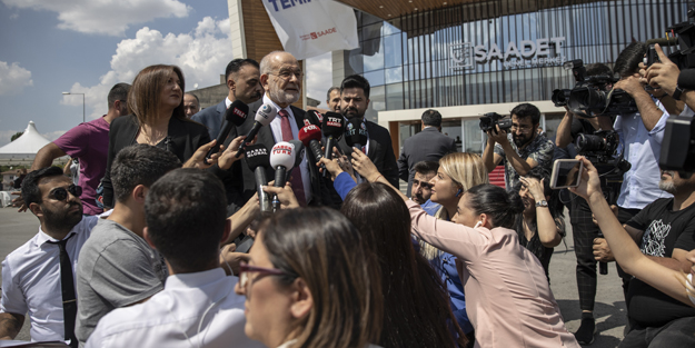 Saadet Partisi'nin 'Mustafa Kemal' oyunu! Duvarda bulunan panodaki görüntü dikkat çekti